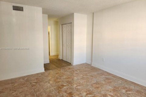 Apartamento en alquiler en Miami, Florida, 3 dormitorios, 123.37 m2 № 2086185 - foto 11