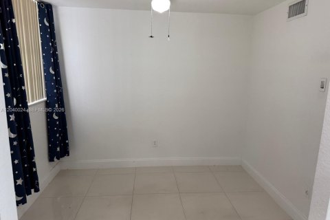 Apartamento en alquiler en Miami, Florida, 3 dormitorios, 123.37 m2 № 2086185 - foto 18
