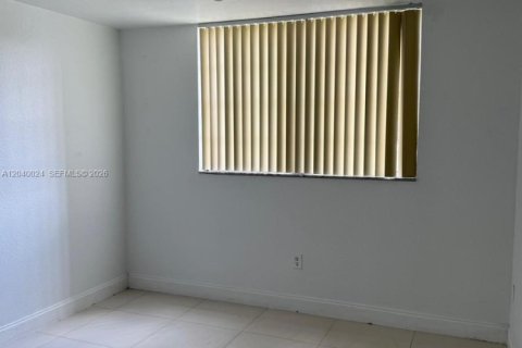 Apartamento en alquiler en Miami, Florida, 3 dormitorios, 123.37 m2 № 2086185 - foto 14