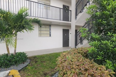 Apartamento en alquiler en Miami, Florida, 3 dormitorios, 123.37 m2 № 2086185 - foto 2