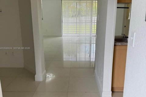 Apartamento en alquiler en Miami, Florida, 3 dormitorios, 123.37 m2 № 2086185 - foto 19