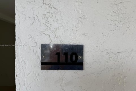 Apartamento en alquiler en Miami, Florida, 3 dormitorios, 123.37 m2 № 2086185 - foto 3