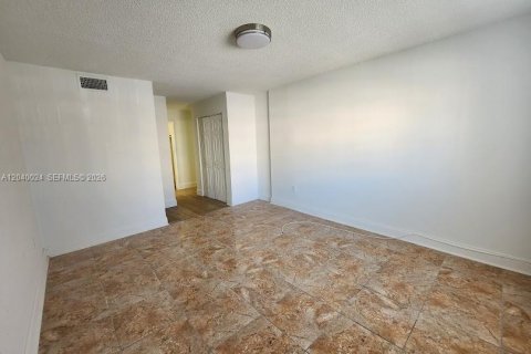 Apartamento en alquiler en Miami, Florida, 3 dormitorios, 123.37 m2 № 2086185 - foto 10
