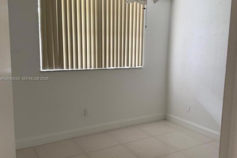 Apartamento en alquiler en Miami, Florida, 3 dormitorios, 123.37 m2 № 2086185 - foto 12