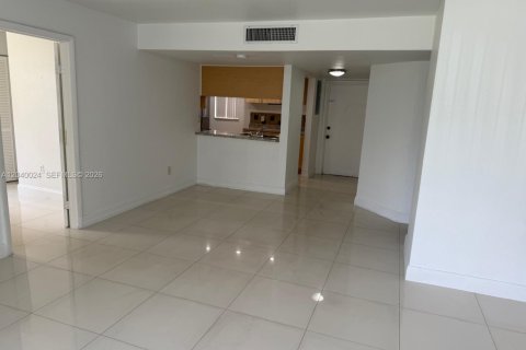 Apartamento en alquiler en Miami, Florida, 3 dormitorios, 123.37 m2 № 2086185 - foto 16