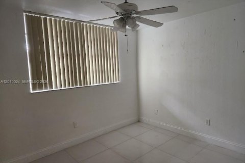 Apartamento en alquiler en Miami, Florida, 3 dormitorios, 123.37 m2 № 2086185 - foto 7