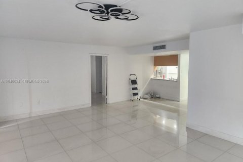Apartamento en alquiler en Miami, Florida, 3 dormitorios, 123.37 m2 № 2086185 - foto 8
