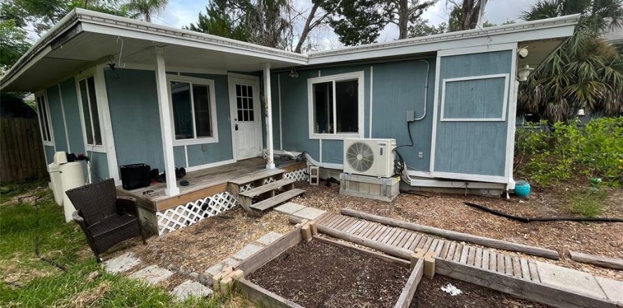 House in New Port Richey, Florida 2 bedrooms, 93.55 sq.m. № 1881370