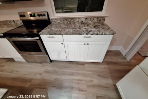 House in New Port Richey, Florida 2 bedrooms, 93.55 sq.m. № 1881370 - photo 7
