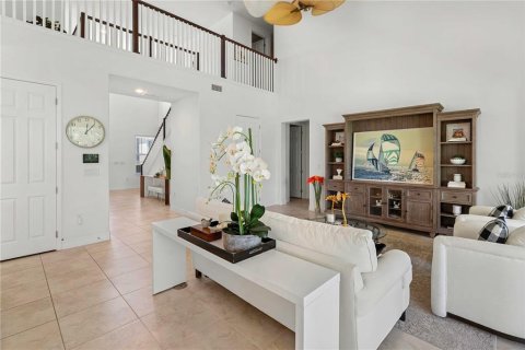 House in Winter Garden, Florida 4 bedrooms, 333.33 sq.m. № 2287357 - photo 11