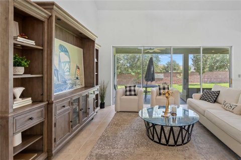 House in Winter Garden, Florida 4 bedrooms, 333.33 sq.m. № 2287357 - photo 17