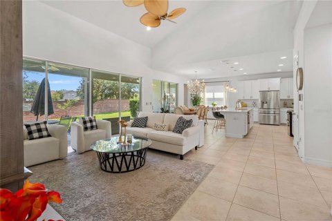House in Winter Garden, Florida 4 bedrooms, 333.33 sq.m. № 2287357 - photo 16