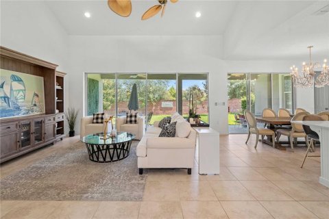 House in Winter Garden, Florida 4 bedrooms, 333.33 sq.m. № 2287357 - photo 9