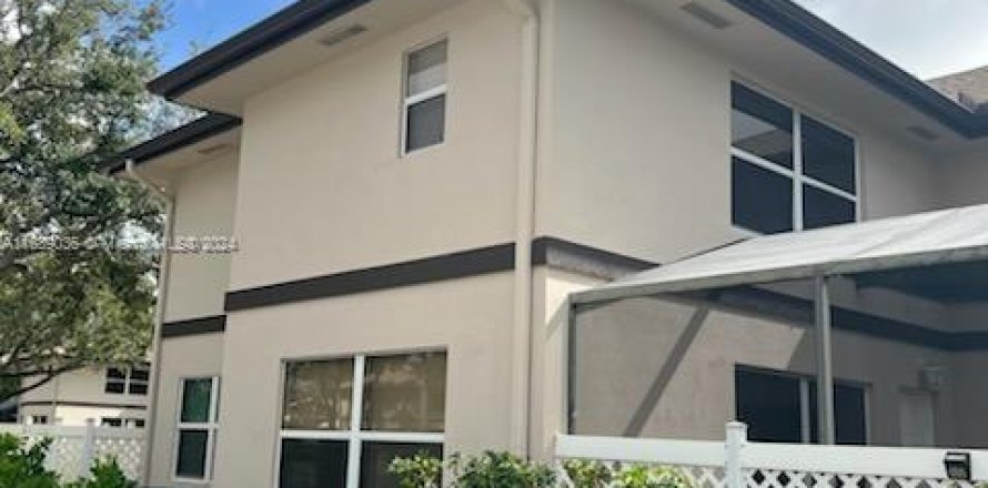 Adosado en Royal Palm Beach, Florida 2 dormitorios, 129.88 m2 № 1984808