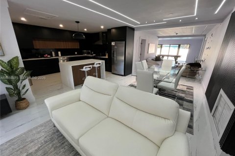 Casa en alquiler en Dania Beach, Florida, 5 dormitorios, 153.66 m2 № 2022093 - foto 2