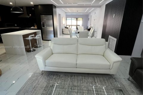 Casa en alquiler en Dania Beach, Florida, 5 dormitorios, 153.66 m2 № 2022093 - foto 5