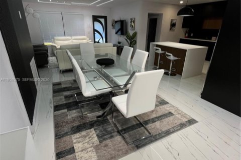 Casa en alquiler en Dania Beach, Florida, 5 dormitorios, 153.66 m2 № 2022093 - foto 7