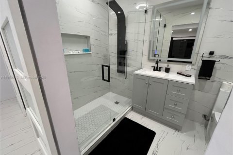 Casa en alquiler en Dania Beach, Florida, 5 dormitorios, 153.66 m2 № 2022093 - foto 16