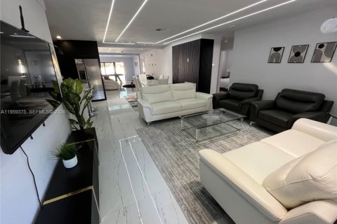 Casa en Dania Beach, Florida 5 dormitorios, 153.66 m2 № 2022093