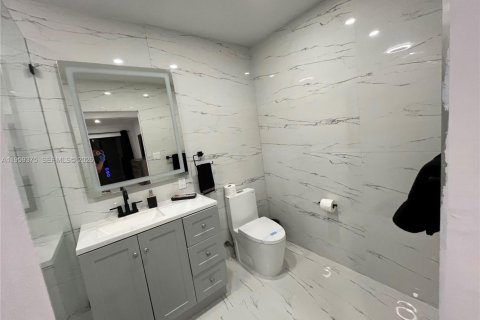 Casa en alquiler en Dania Beach, Florida, 5 dormitorios, 153.66 m2 № 2022093 - foto 17