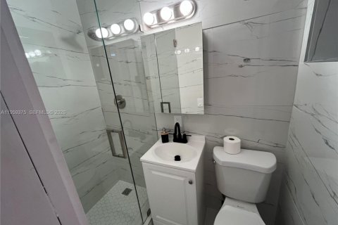 Casa en alquiler en Dania Beach, Florida, 5 dormitorios, 153.66 m2 № 2022093 - foto 19