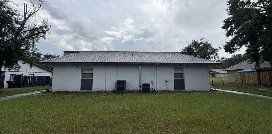 Commercial property in Ocala, Florida 6 bedrooms, 284.84 sq.m. № 2228281