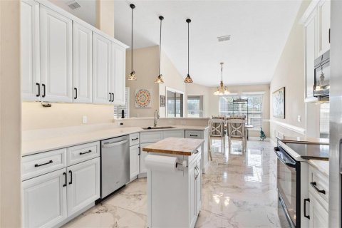 Villa ou maison à vendre à Lady Lake, Floride: 3 chambres, 196.95 m2 № 1535834 - photo 6