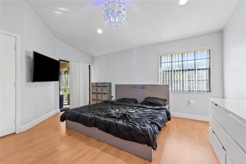 Condo in Tamarac, Florida, 2 bedrooms  № 2190083 - photo 9