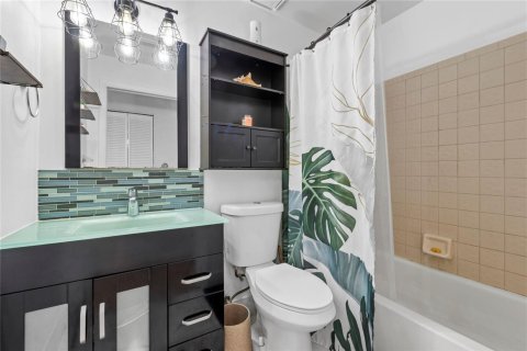 Condo in Tamarac, Florida, 2 bedrooms  № 2190083 - photo 14