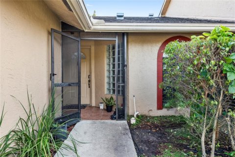 Condo in Tamarac, Florida, 2 bedrooms  № 2190083 - photo 3