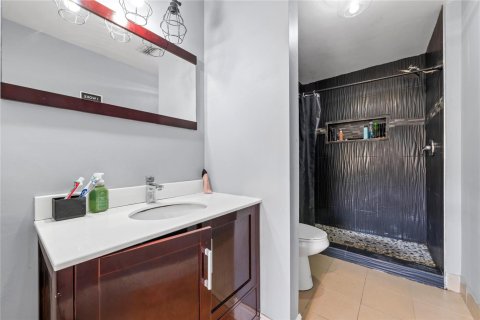 Condo in Tamarac, Florida, 2 bedrooms  № 2190083 - photo 11