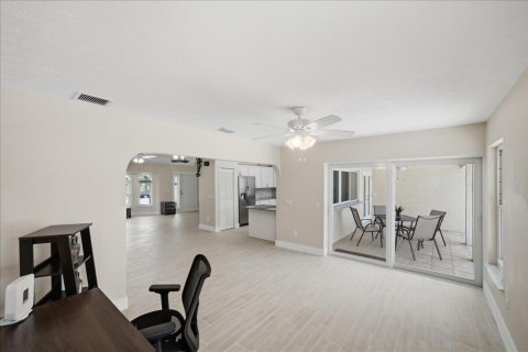 Villa ou maison à vendre à Port St. Lucie, Floride: 3 chambres, 180.23 m2 № 2309578 - photo 8