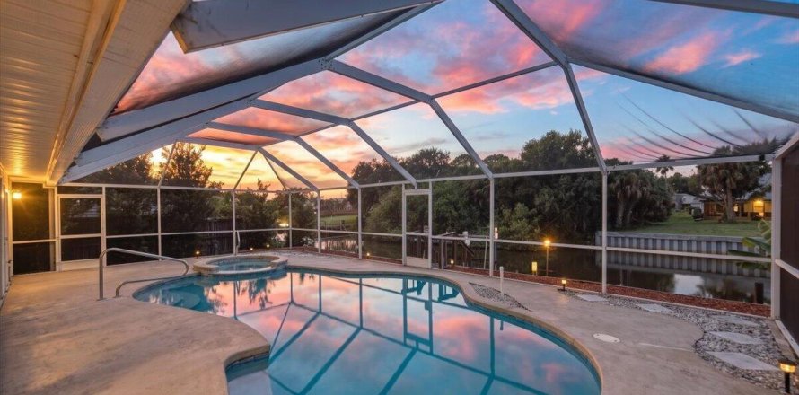 Villa ou maison à Port St. Lucie, Floride 3 chambres, 180.23 m2 № 2309578