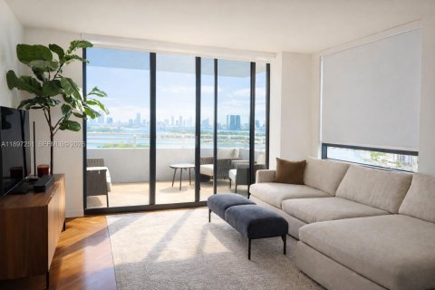 Кондоминиум с 2 спальнями в Майами-Бич, Флорида № 2060202