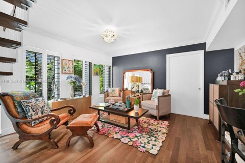 House in Coral Gables, Florida 4 bedrooms, 262.82 sq.m. № 1762405 - photo 7