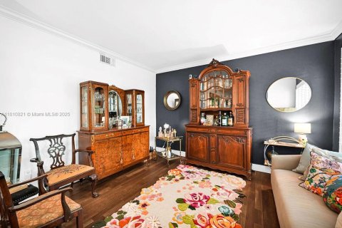 House in Coral Gables, Florida 4 bedrooms, 262.82 sq.m. № 1762405 - photo 12