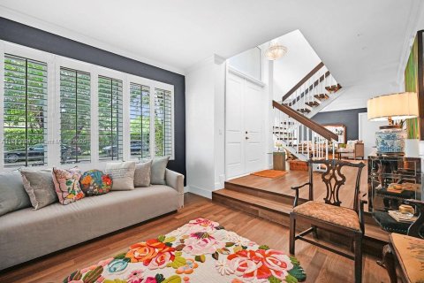 House in Coral Gables, Florida 4 bedrooms, 262.82 sq.m. № 1762405 - photo 14