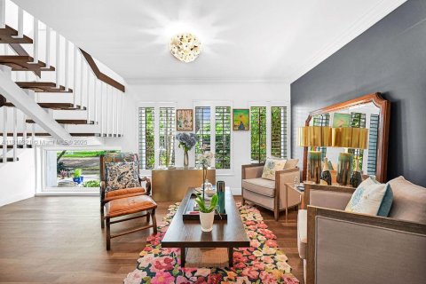 House in Coral Gables, Florida 4 bedrooms, 262.82 sq.m. № 1762405 - photo 6
