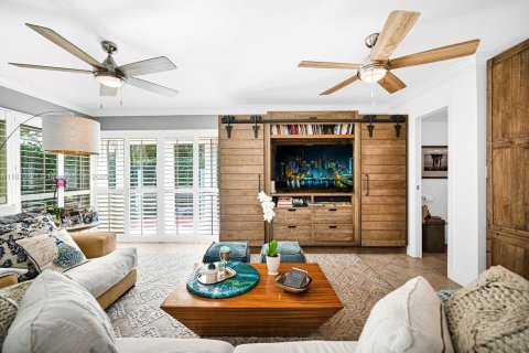 House in Coral Gables, Florida 4 bedrooms, 262.82 sq.m. № 1762405 - photo 22