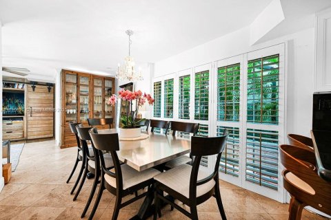 House in Coral Gables, Florida 4 bedrooms, 262.82 sq.m. № 1762405 - photo 20