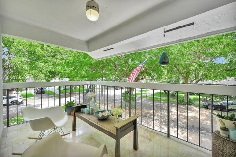 House in Coral Gables, Florida 4 bedrooms, 262.82 sq.m. № 1762405 - photo 28