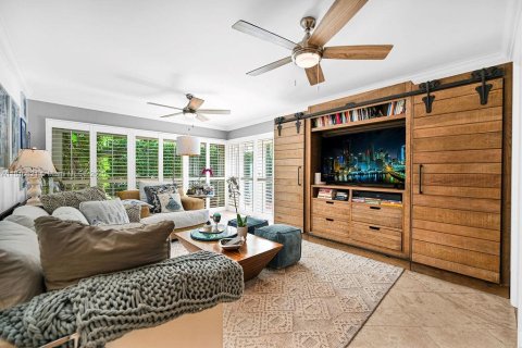 House in Coral Gables, Florida 4 bedrooms, 262.82 sq.m. № 1762405 - photo 21