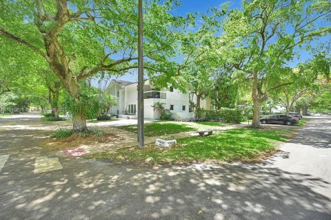 House in Coral Gables, Florida 4 bedrooms, 262.82 sq.m. № 1762405 - photo 4