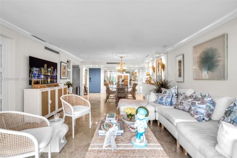 Condo in Key Biscayne, Florida, 2 bedrooms  № 2067680 - photo 10