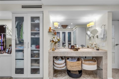 Condo in Key Biscayne, Florida, 2 bedrooms  № 2067680 - photo 19