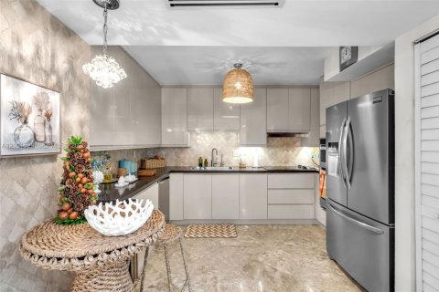 Condo in Key Biscayne, Florida, 2 bedrooms  № 2067680 - photo 12