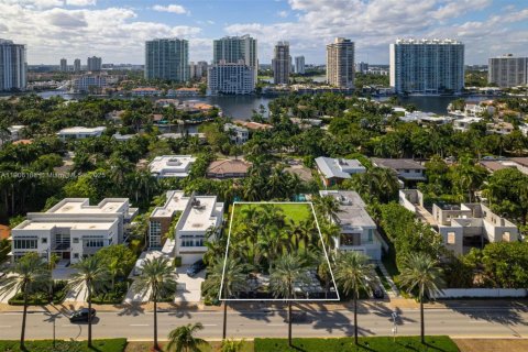 House in Golden Beach, Florida 4 bedrooms, 257.62 sq.m. № 1967410 - photo 18
