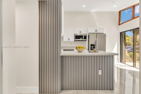 Купить таунхаус в Майами, Флорида 2 спальни, 103.31м2, № 2045008 - фото 3