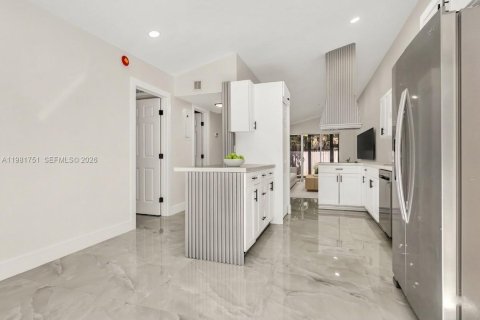 Купить таунхаус в Майами, Флорида 2 спальни, 103.31м2, № 2045008 - фото 4