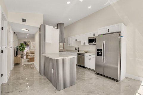 Купить таунхаус в Майами, Флорида 2 спальни, 103.31м2, № 2045008 - фото 2